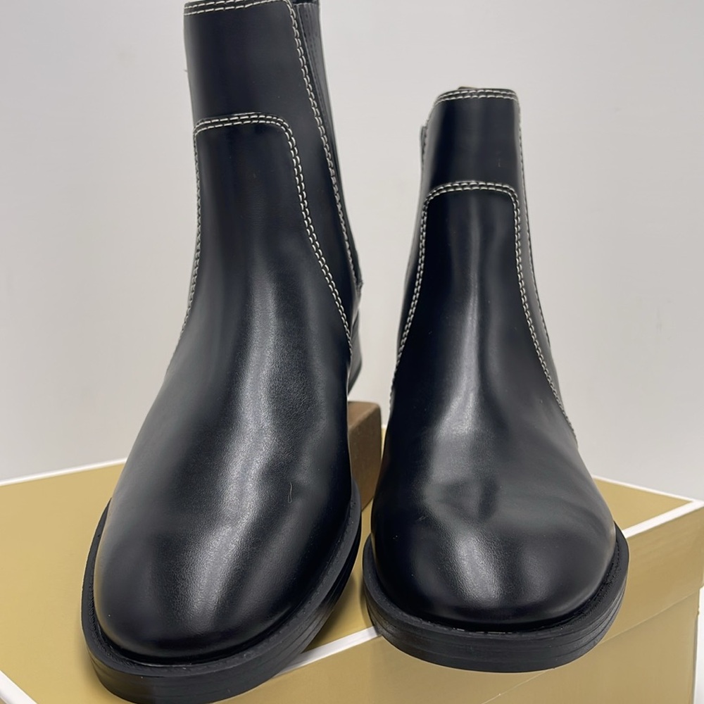Michael Kors ELLA FLAT BOOTIE
FAUX LEATHER
49F4ELFE5L
BLACK - Picture 6 of 16